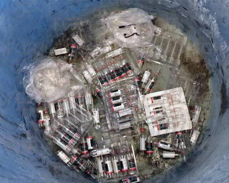 FGRMexico's tweet photo. Como parte de diversas investigaciones iniciadas en #Querétaro, la #FGR llevó a cabo la destrucción de 2.3 kg. y 28 mil 308 unidades de sustancia que contenían fentanilo. La destrucción se efectuó en instalaciones de una empresa especializada en el tratamiento y disposición final de sustancias químicas, ubicada en el #Edomex.

Más información ▶️ https://t.co/uylRINwM6a