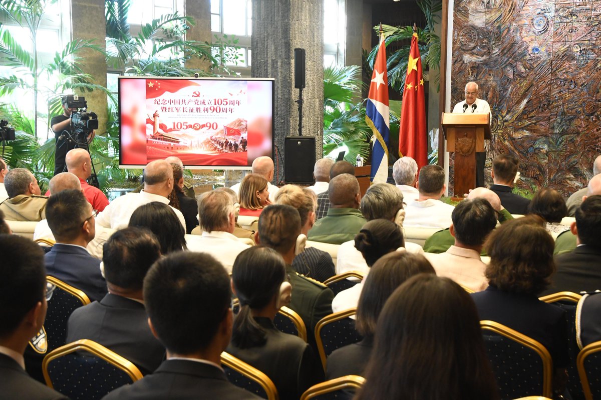 EmbHuaXin's tweet photo. Agradecemos al Partido y Gobierno cubanos el gesto especial de la celebración del 105º aniversario de la fundación del Partido Comunista de China. El PCCh siempre estará firmemente al lado del @PartidoPCC y apoyará la justa causa cubana. https://t.co/0Gk2C8gjib