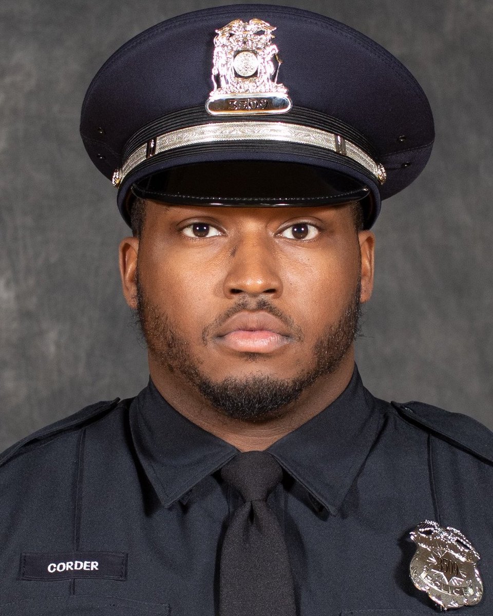 EricJToney's tweet photo. One year ago today, Milwaukee Police Officer Kendall Corder gave his life in the line of duty. Ambushed answering a call, working to keep our community safe. 

He served Milwaukee for over six years. Today we remember him, his family, and his partner who was wounded beside him. https://t.co/N1flb7pila
