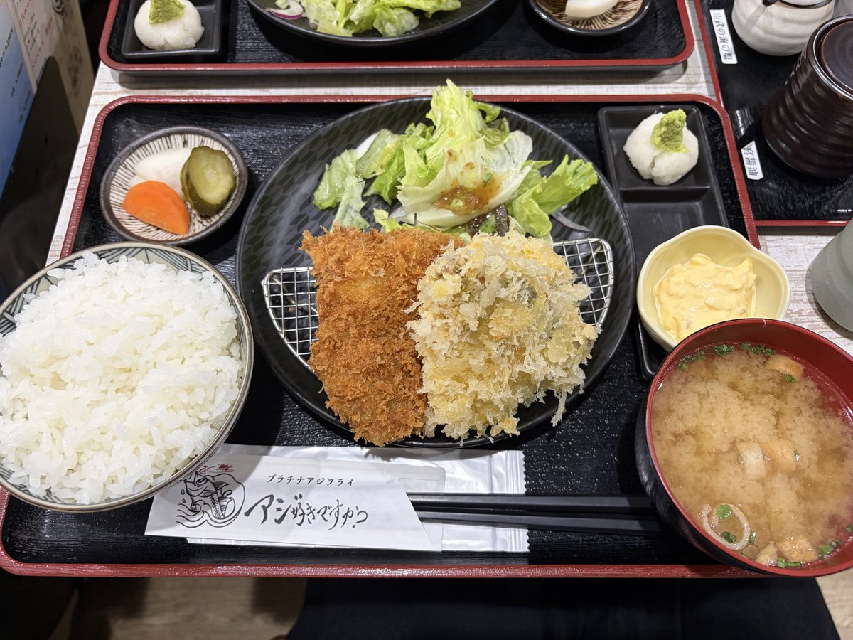 copitius's tweet photo. 6/28(日)
アジ好きですか？の食べくらべ定食🐟
フワフワのアジフライ！絶対また行く https://t.co/EF55EfWXK5