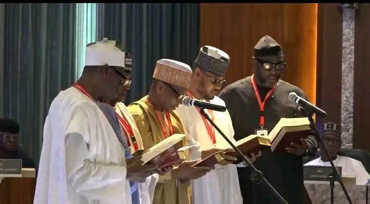 natpopcom's tweet photo. President Bola Ahmed Tinubu, today, swore in six newly appointed NPC Federal Commissioners at the Council Chamber of the Presidential Villa, Abuja.

Those sworn in include Federal Commissioners representing Ekiti, Jigawa, Katsina, Kwara, Sokoto, and Zamfara States. https://t.co/uSa7rX3Hf2