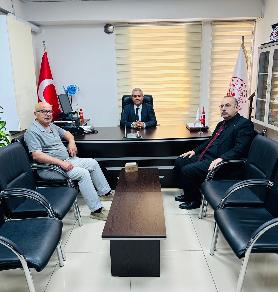 rumi_gor's tweet photo. Dernek başkanımız Konya  gençlik ve Spor il müdürlüğü bünyesinde Spor hizmetleri müdürlüğü görevine atanan sayın Mustafa koç'u makamında ziyaret etti kendisine Yeni görevinde başarılar diledi  15 temmuz demokrasi ve milli birlik gününde yapacağımız etkinliğe davette bulundu https://t.co/HLXdOOrYBT