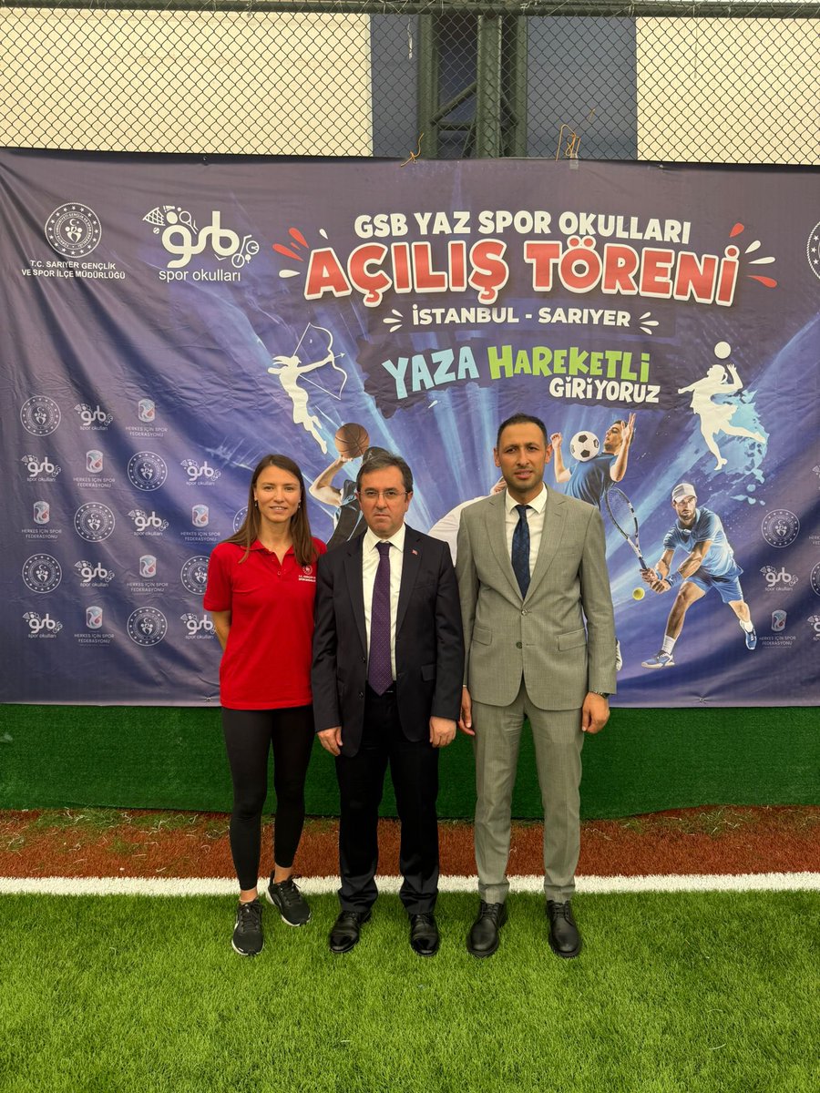 TC_Sariyer's tweet photo. Kaymakam Metin MAYTALMAN,Gençlik ve Spor İlçe Müdürlüğü tarafından düzenlenen Spor Okulları Açılış Töreni’ne katılım sağladı. Programda genç sporcularla bir araya gelen Kaymakam MAYTALMAN,sporun çocukların ve gençlerin fiziksel, sosyal ve kişisel gelişimindeki önemine vurgu yaptı https://t.co/EESKYHWlmp
