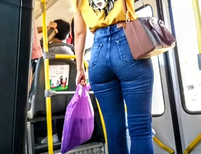 candidAss691's tweet photo. No es tan malo viajar en transporte 🍑 #candidas #CuloTragón https://t.co/bHDi4MoRDk