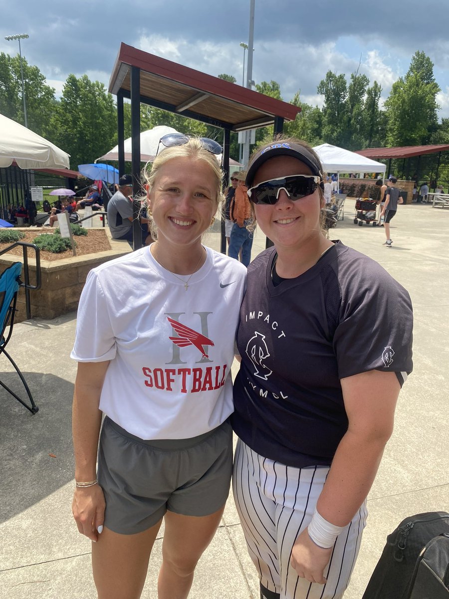 SydneyL09's tweet photo. Always good to see Coach Ciara!!! @CiaraHanson_ @ImpCaymolHarbin https://t.co/IJRjtPNx1J