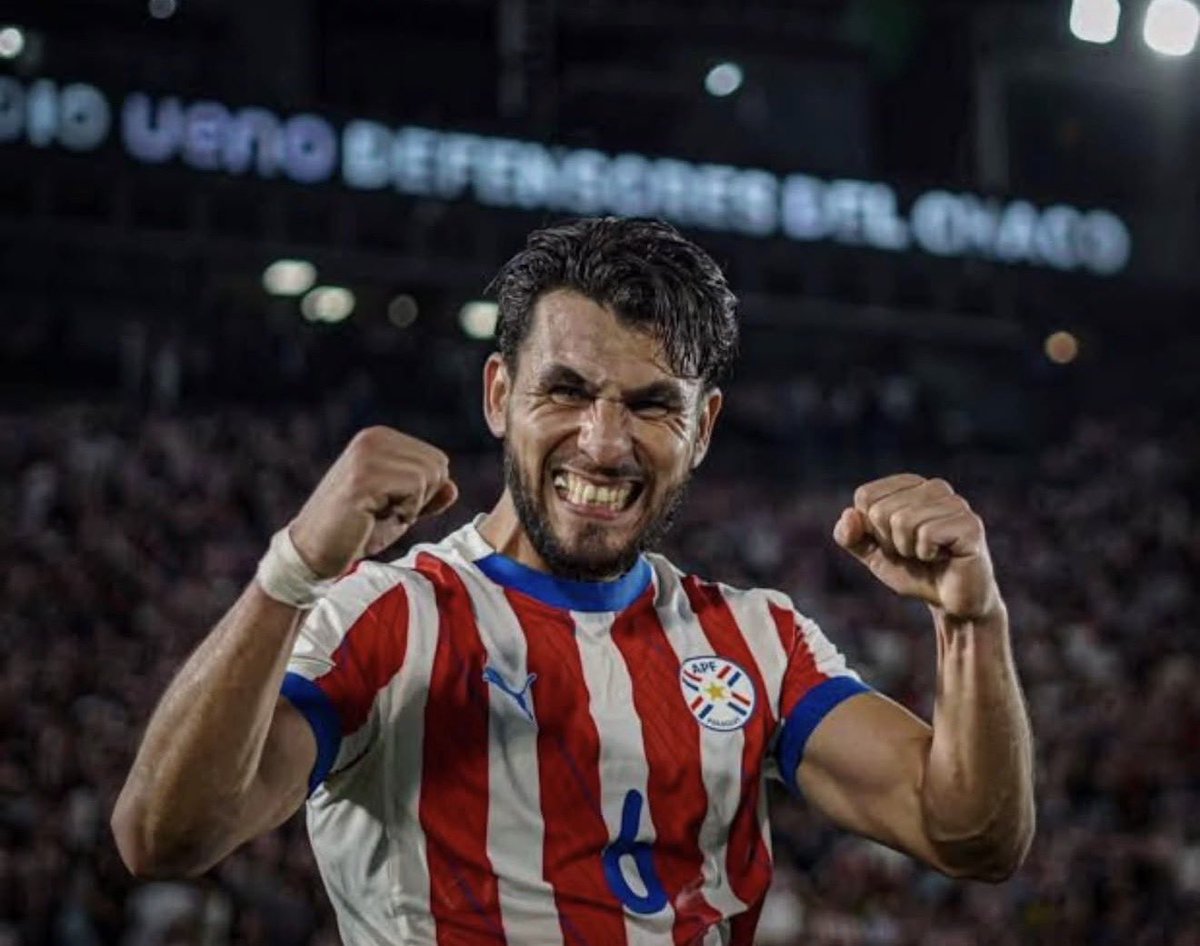 GaloCareca21's tweet photo. Esse homem sozinho segurou a Alemanha por quatro tempos.

O campeão brasileiro Junior Alonso. https://t.co/9P9AmbUakI