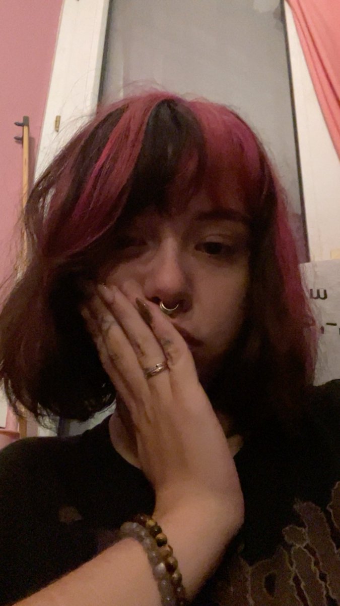𝓗𝓮𝓵𝓵 𝓖𝓲𝓻𝓵 ⋆𐙚₊˚⊹♡ tweet media