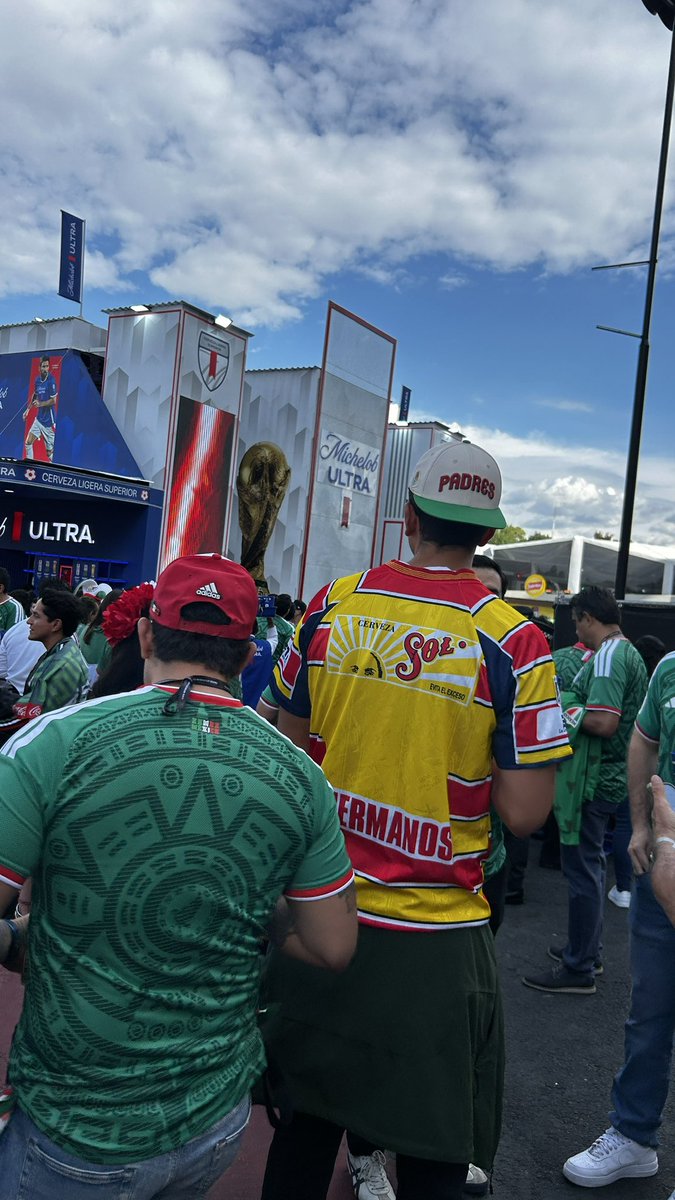Foszy23's tweet photo. @Santi_AnayaV7 También salen los del Morelia, esto fue del miércoles haha https://t.co/I2A4gKT8Dg