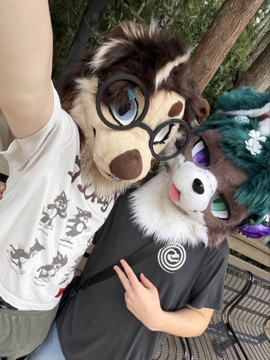FrizkFur's tweet photo. HOW TO FIND ME AT AC!!
✅invite me to fun stuff
✅take pics with me and my otter 
✅talk 2 me ab music

❌throw rocks at me https://t.co/uuBASdzWLr