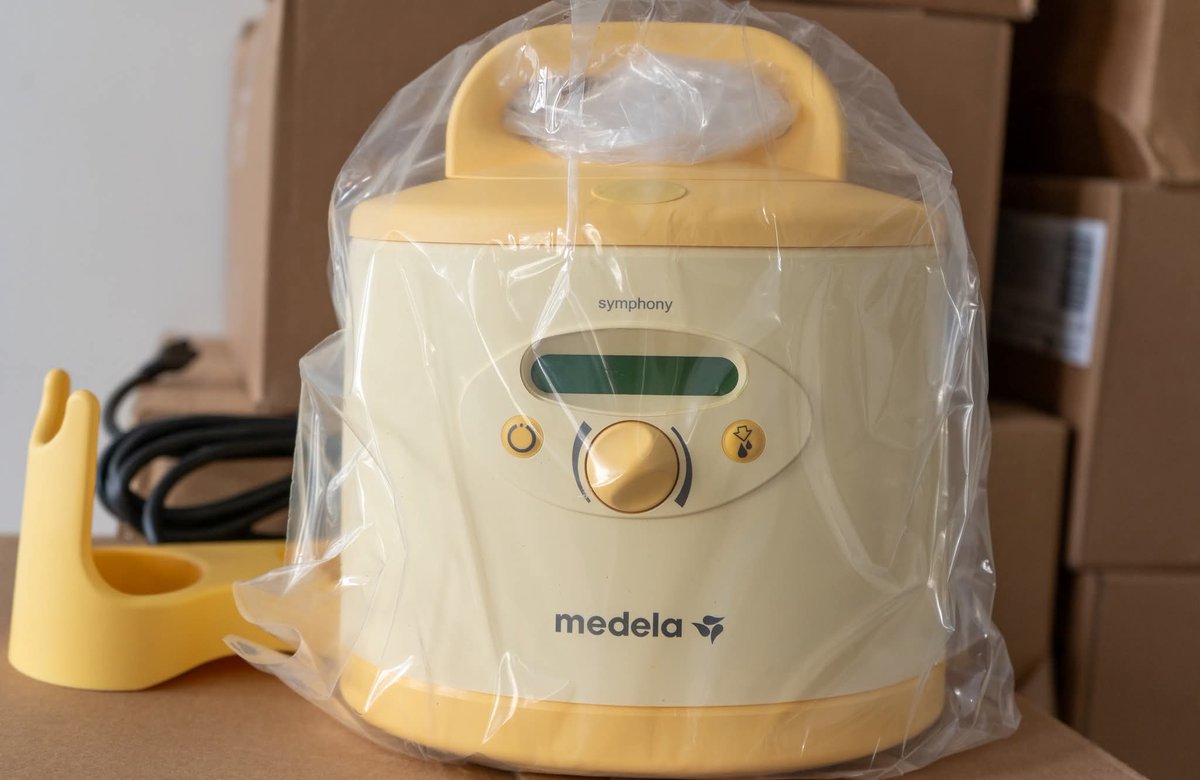 HGIsidroAyora's tweet photo. La gerente Dra. Teresa Aumala y autoridades verificaron el nuevo equipamiento de alta tecnología en el Hospital Isidro Ayora, entregado por el MSP y OPS/OMS: 10 cunas de calor radiante para la UCIN y 7 extractores de leche hospitalarios. ¡Atención oportuna y de calidad! https://t.co/ETE9adfGQf