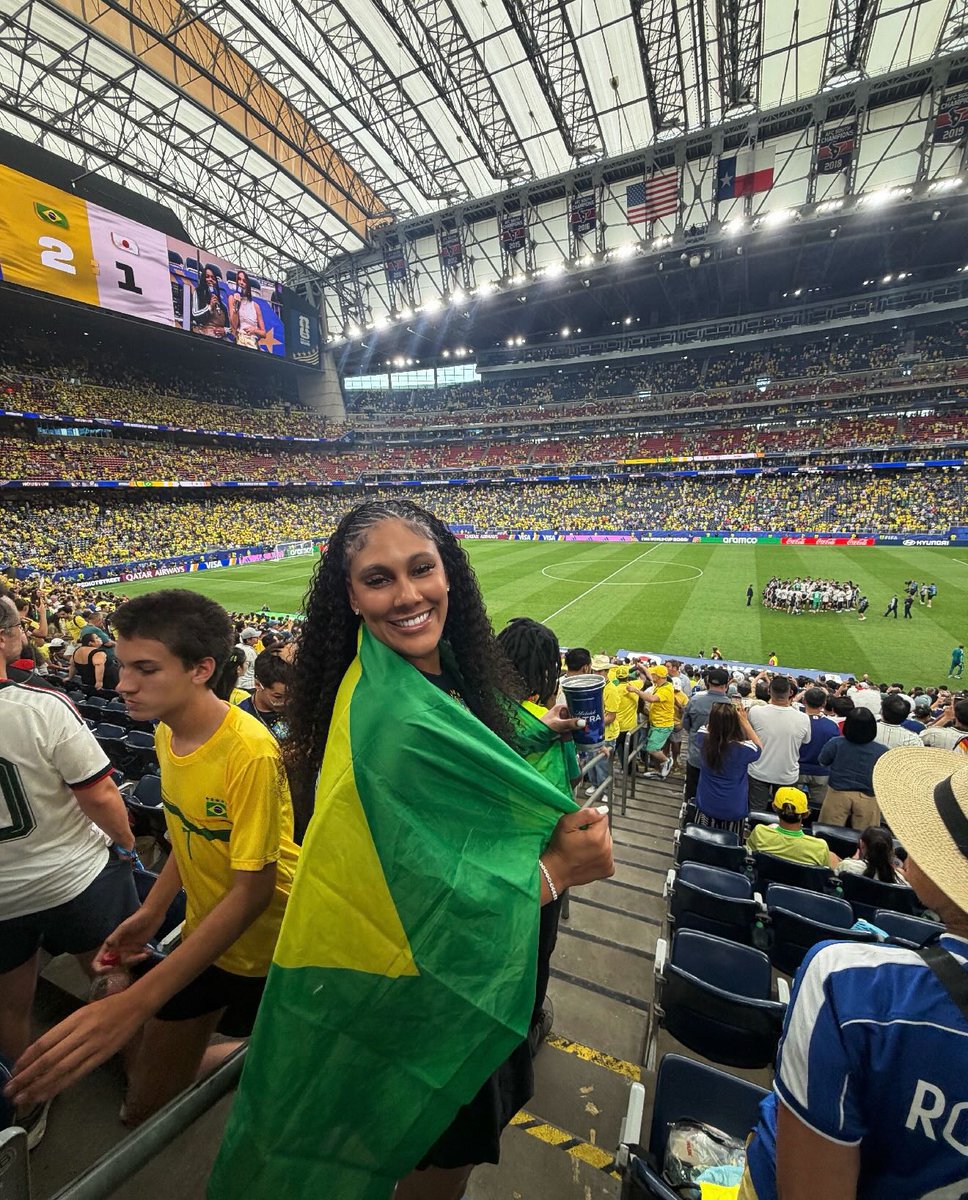 KcardosoBr's tweet photo. Pé quente que fala né? 🇧🇷⭐

#WNBA #SkyTown https://t.co/JF8Xh9LMWq
