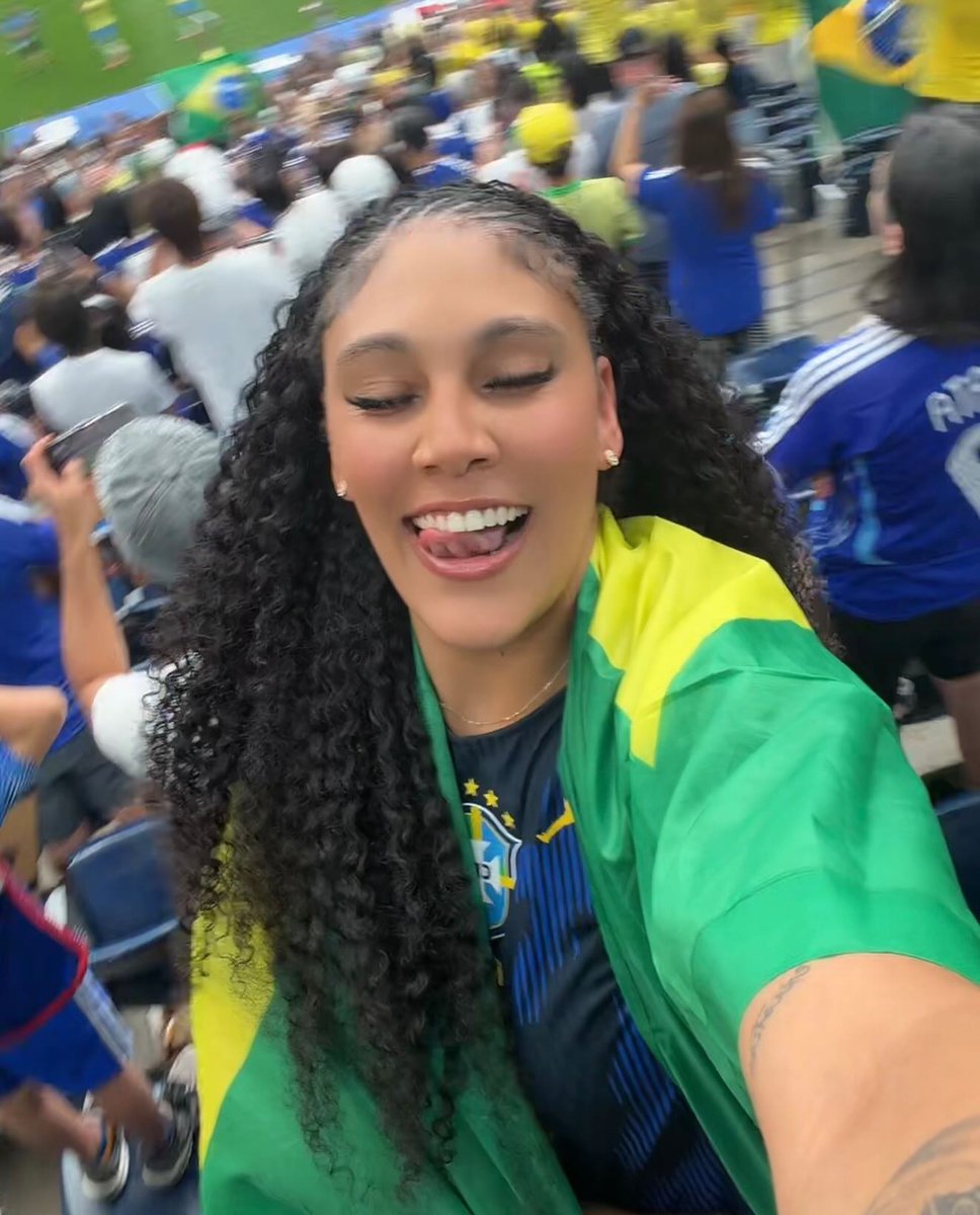 KcardosoBr's tweet photo. Pé quente que fala né? 🇧🇷⭐

#WNBA #SkyTown https://t.co/JF8Xh9LMWq