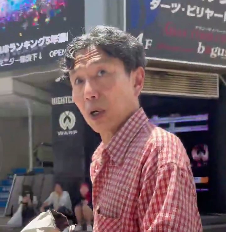 kazufumi_t95471's tweet photo. 🚨⚠️シツコいナンパ👴にご注意⚠️🚨
歌舞伎町ではホスト👦が👩👧をナンパ🥂するのは当たり前だが
勘違い👴🧔が付きまとうのは犯罪です💡
①進路に立ちふさがる
→軽犯罪法第一条第28項違反
②腕を掴んで引っ張る
→刑法第208条(暴行)に該当
ハイジア角の交番👮‍♂️へ🏃‍♀️💨
目撃された写真📸曝すわ～‼️(-_-;) https://t.co/OHSXWDhHfB