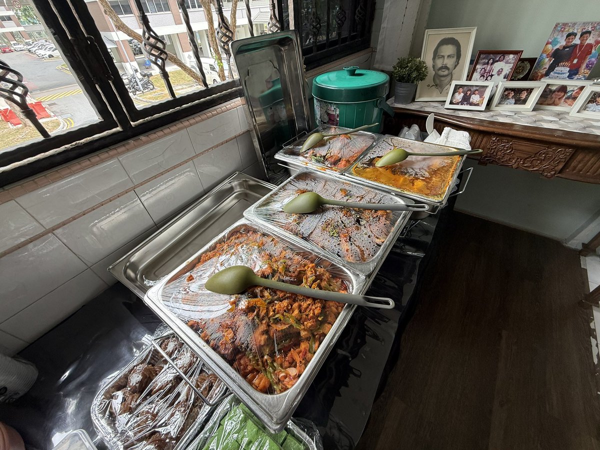 MomOwnRecipe's tweet photo. What did they order?

Menu:
● Nasi minyak
● Ayam merah
● Mutton rendang
● Sambal goreng tahu tempeh
● Dhalcha Sayur
● Putri salad &amp; kuih kaswi
● Fruit punch https://t.co/U0aU9GoEdU