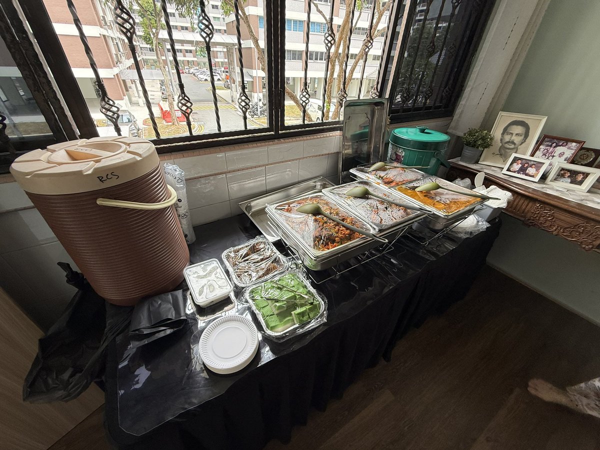 MomOwnRecipe's tweet photo. What did they order?

Menu:
● Nasi minyak
● Ayam merah
● Mutton rendang
● Sambal goreng tahu tempeh
● Dhalcha Sayur
● Putri salad &amp; kuih kaswi
● Fruit punch https://t.co/U0aU9GoEdU