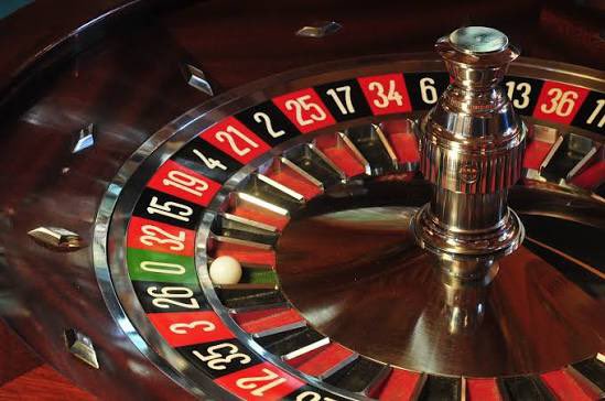 RDTuitero's tweet photo. La suerte puede cambiar una vida en un instante, pero el conocimiento puede transformar generaciones enteras #RDunCasinoAbierto https://t.co/b7b614EfgC