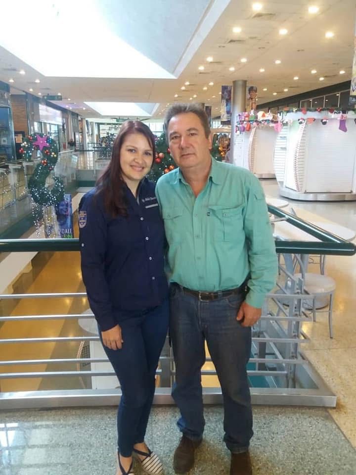 FacIngenieriaUC's tweet photo. Adela Taberneiro, egresada de Ingeniería Mecánica UC y dueña de @marinenses_hockey_club está desaparecida junto a su familia. 
Estaba en 📍 OPPE 33, Torre B, Piso 2, Blvd Naiguatá, Sector El Caribe, Caraballeda, Edo. Vargas.

📞 Info al +1(813)669-8138

Por favor RT https://t.co/CYcUtue1F7