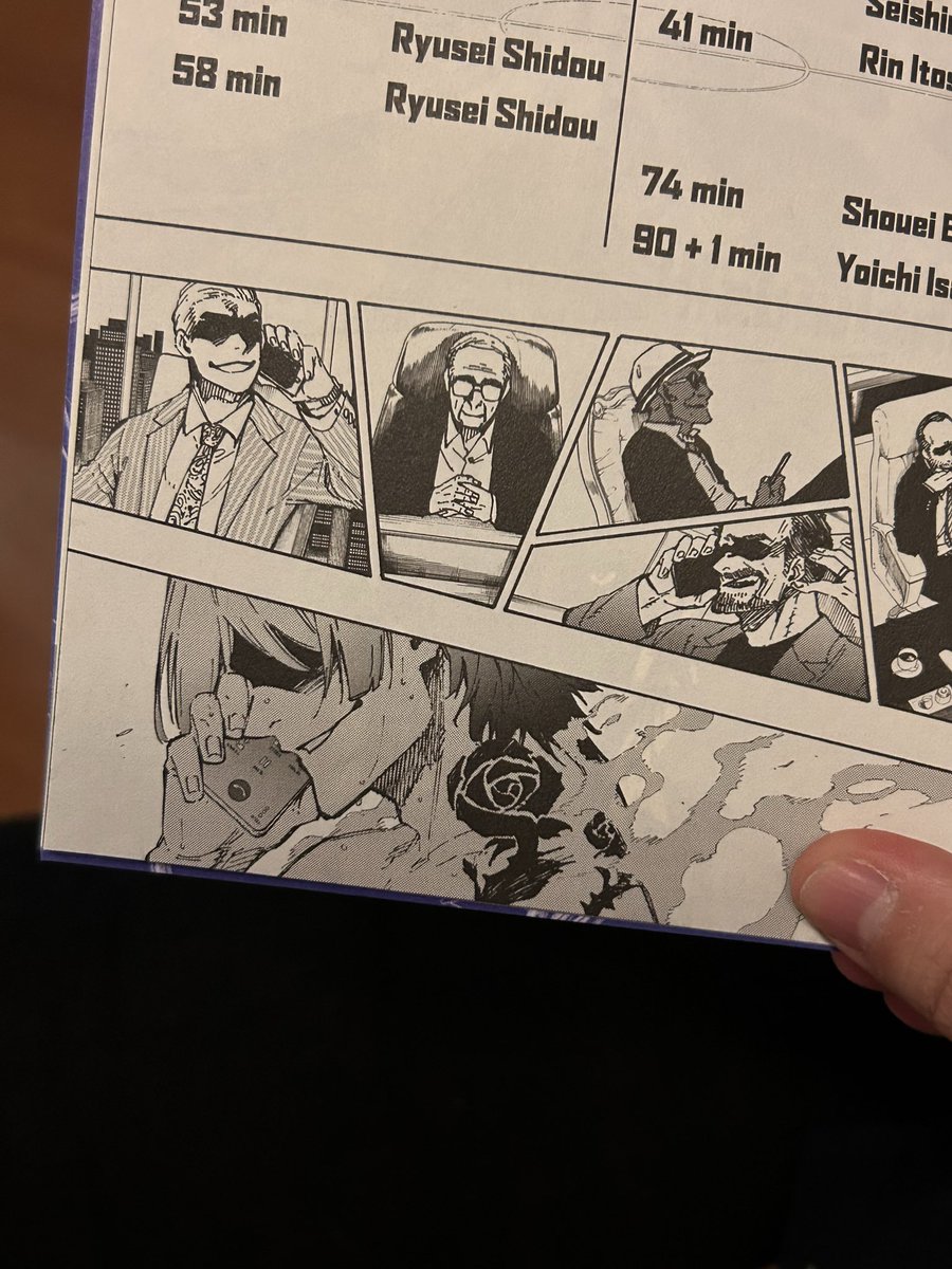 bluedjoestar's tweet photo. uma parte de mim morre toda vez q eu lembro q o anime tirou de nós a primeira aparição do kaiser  todo arrogante sem camisa pós banho https://t.co/yIO676HLsd
