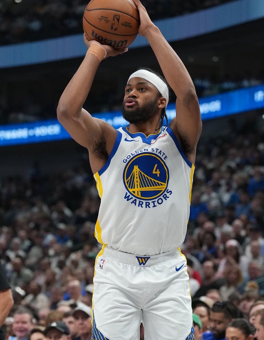 TheDunkCentral's tweet photo. The Warriors could still have the full MLE to sign LeBron James if they’re able to salary-dump Moses Moody and Draymond Green takes a pay cut, per @YossiGozlan https://t.co/wKqBOUvDxs