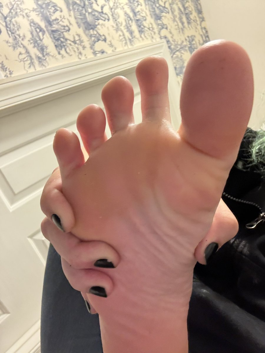 sanascontent's tweet photo. Fresh content for serious buyers only 👣💕
DM if your ready to buy
#paypig #feet #feetworshi̇p #feetfetısh #spendmoney #dirtyfeet https://t.co/6tqFWzaOAk