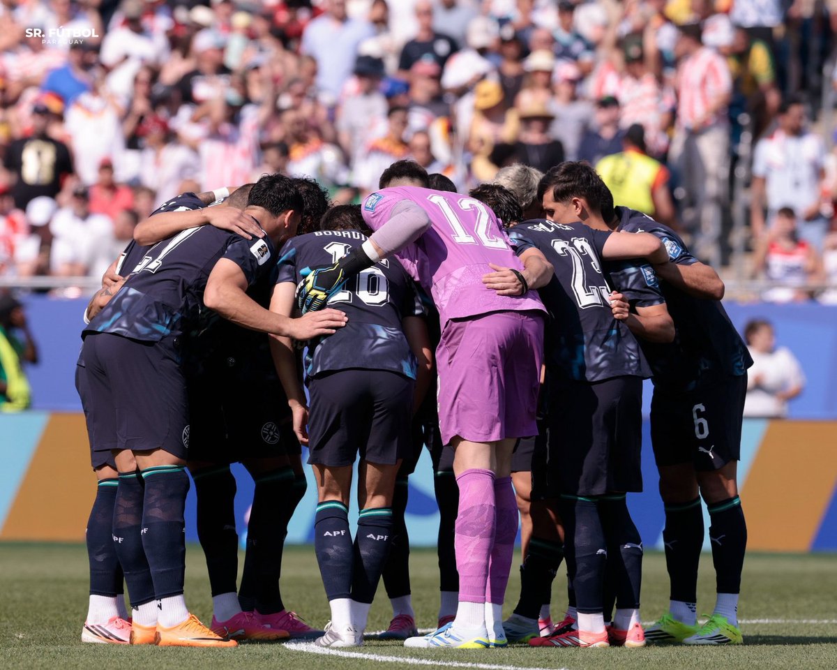 SrFutbolPy's tweet photo. Ore Ru, yvágape reiméva,
toñembojeroviákena nde réra,
ta ore añuâmba ne mborayhu,
tojejapo ne rembipota ko yvy ári,
yvagape guáicha.

Eme'ê oréve ko árape ore rembi'urâ,
opa ára roikotevêva;

eheja reíkena oréve 
ore rembiapo vaikue,
roheja reiháicha ore rapichápe
hembiapo vaikue ore ndive;
aníkena reheja roike 
rojepy'ara'â vai haĝuáme
ha ore pe'a opa mba'e vaígui

Taupéicha.

🙏🏻❤️🇵🇾