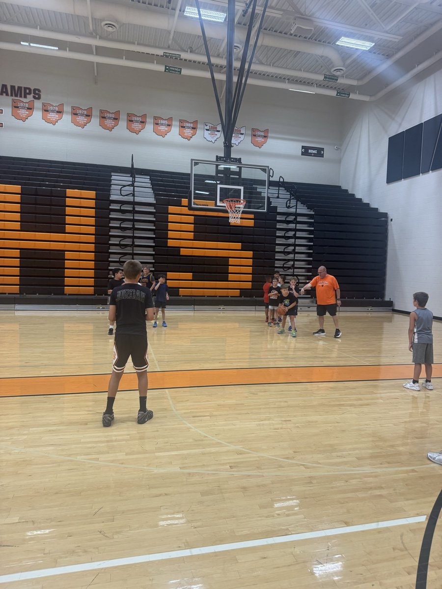 NOBoysBball's tweet photo. Great first day of our combined bball and football camp! @NOFBpersist https://t.co/U6Hjh10bD5