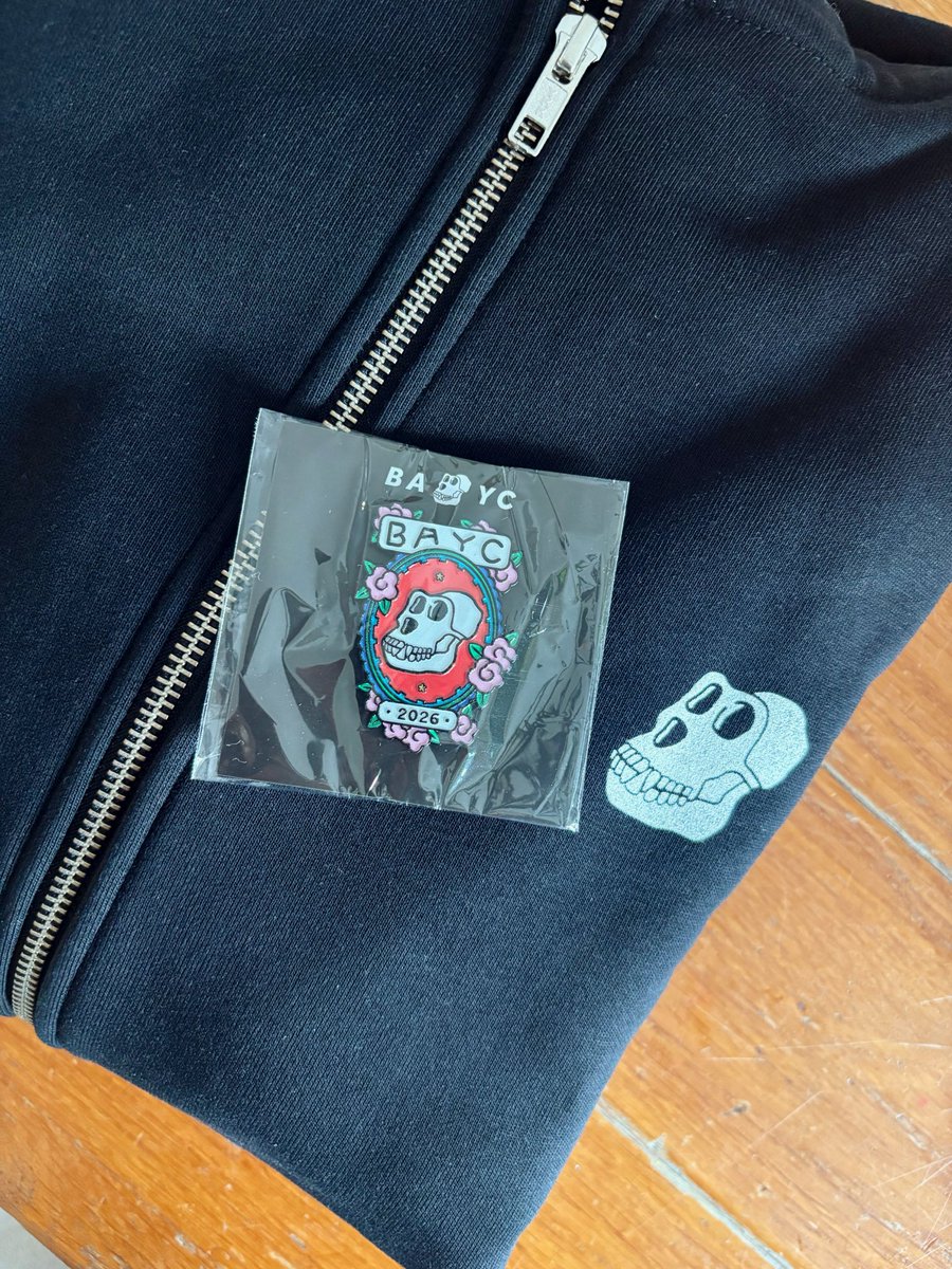 bepositive's tweet photo. .@BoredApeYC x @mfigge - this was the fastest and easiest process to secure this hoodie and pin. Well done to the team! 🌹 #BAYC / #MAYC https://t.co/ZU0wCPjagA