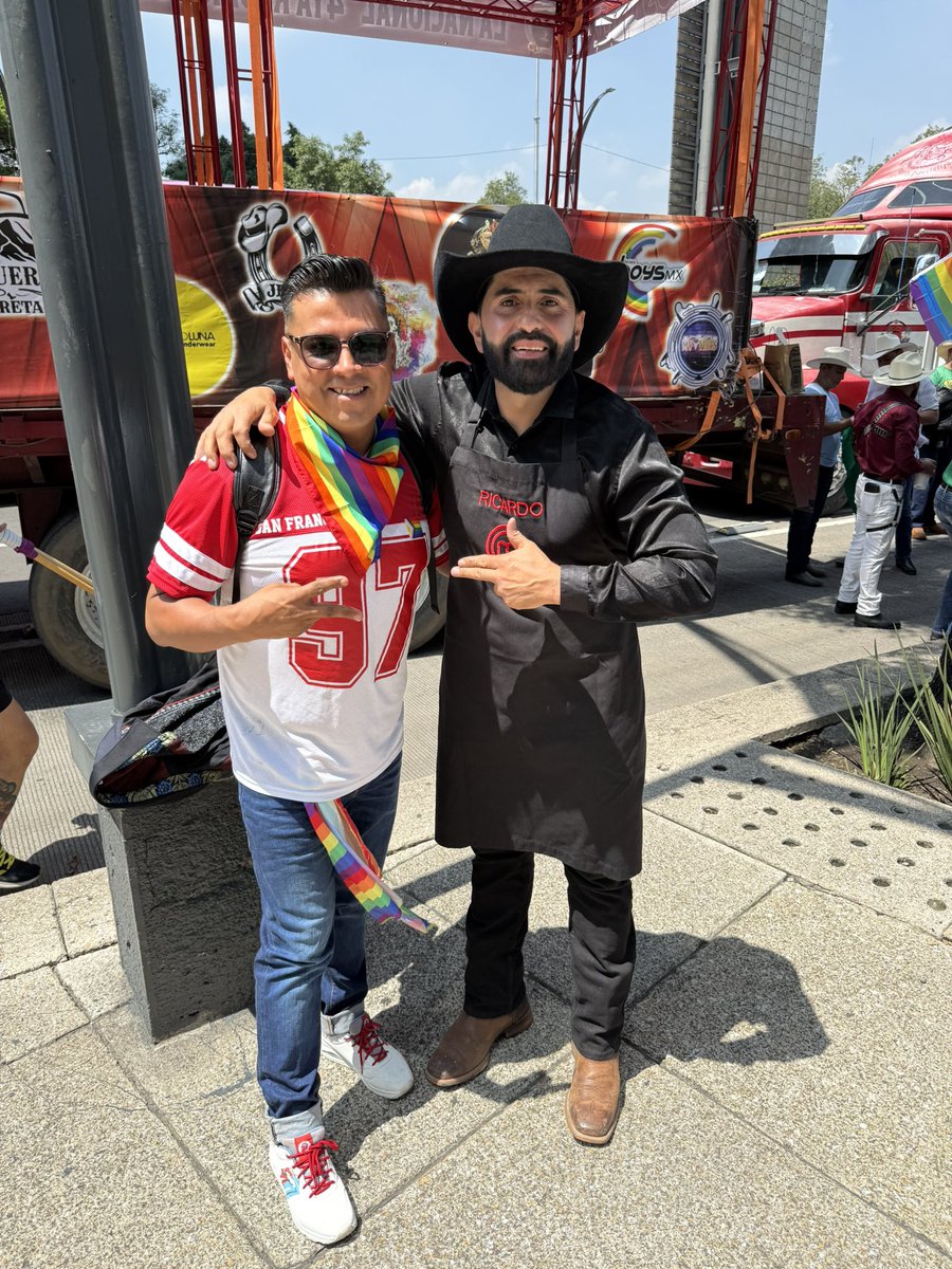 AngelMart1918's tweet photo. Nunca dejaremos de salir a marchar por la diversidad, vivir con orgullo y seguir alzando la voz por la igualdad, el respeto y la inclusión.

#Pride2026 #Orgullo #Diversidad #AmorEsAmor #MiguelMartínez https://t.co/HMshQX6Npa