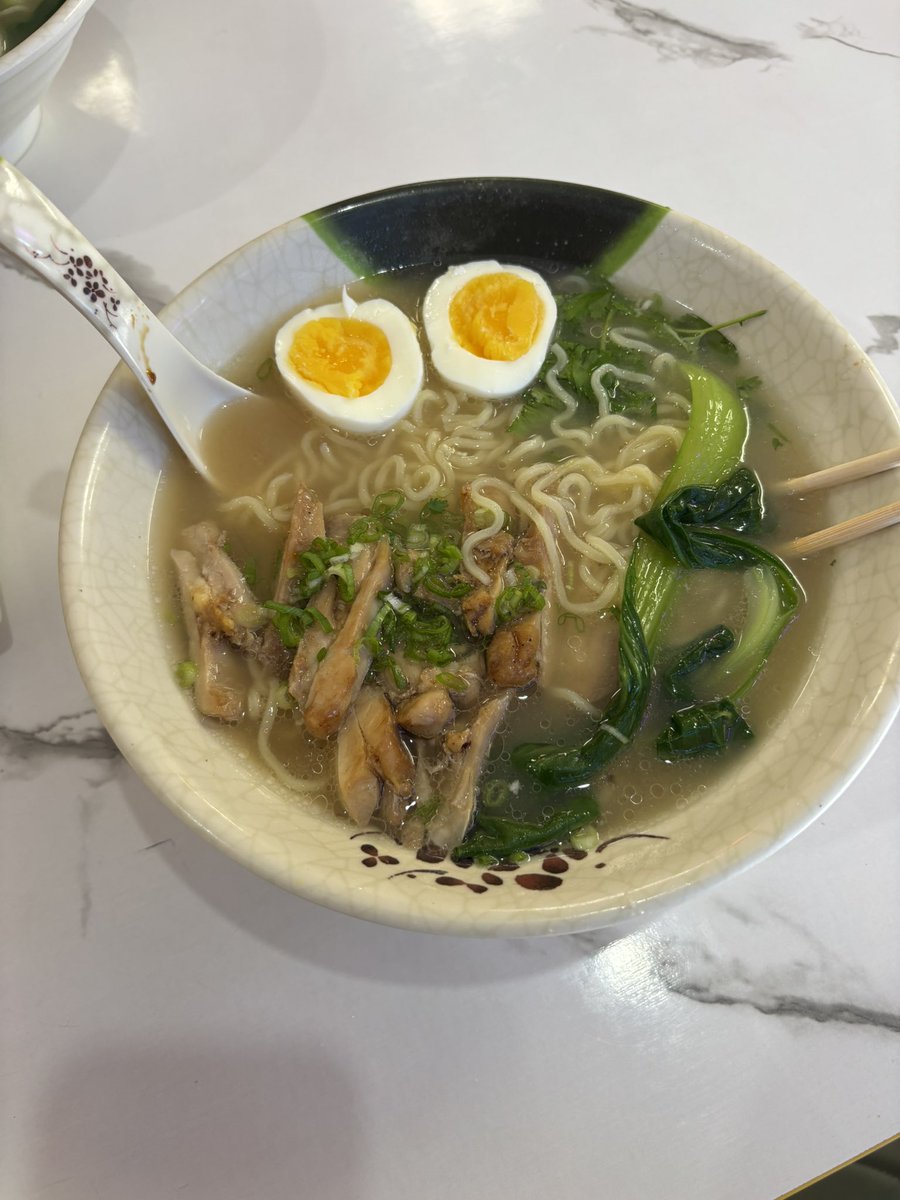 stonerexic_9's tweet photo. i got chicken but i didn’t finish like half of the noodles https://t.co/ykDRkFFswO