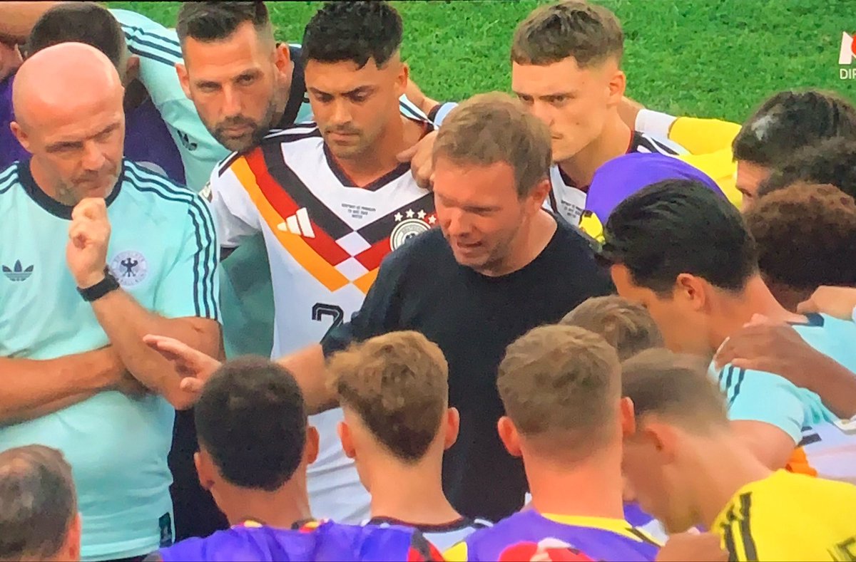 toomsoo_'s tweet photo. - La famille j’ai 0 tactique mais qui nique la mère à Ter Stegen ici ? VOILAAA ALLEZ ALLEZ https://t.co/usAadvJ51Q