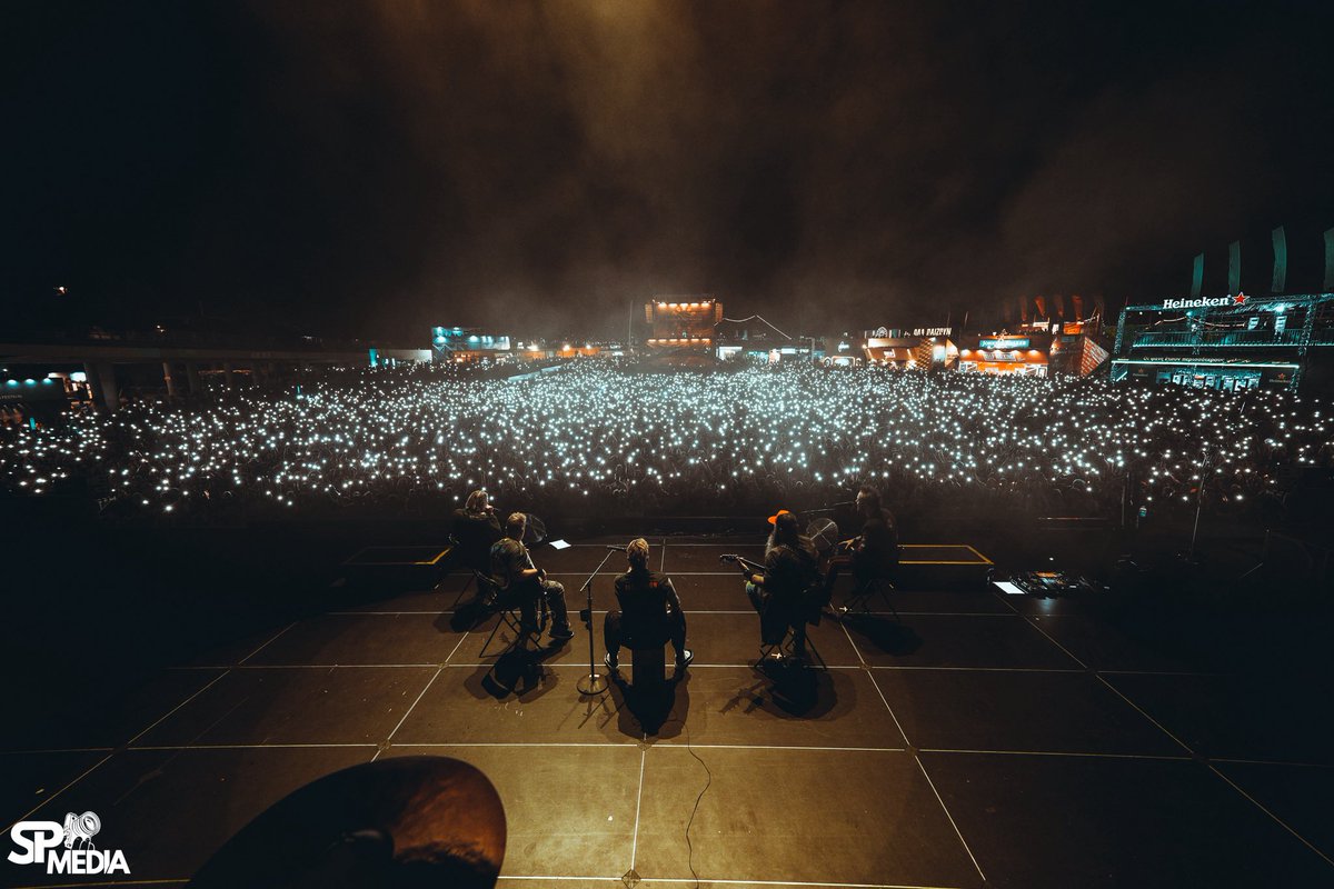 threedaysgrace's tweet photo. The energy at @ReleaseAthens was MENTAL. Thanks for making our first time in Greece legendary 😮‍💨🔥🙏 

📷 @SPMediaAZ 

#ThreeDaysGrace #AlienationTour #BlackVeilBrides #Overgrown #Greece https://t.co/XbyCYhGU6S