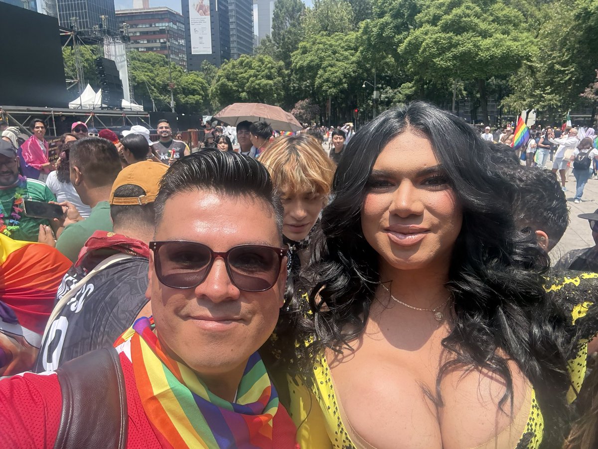 AngelMart1918's tweet photo. Ecos de la marcha por la diversidad de la CDMX 
#pride #pride2026 https://t.co/BYGigTugCd