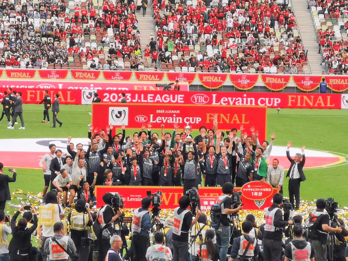 seika_letter's tweet photo. Jリーグが日本サッカーを底上げ！⚽
8月にはJリーグが開幕します
福岡の皆様、我が街には冨安健洋選手を輩出したアビスパ福岡があります。J1です。2023年は日本一も獲りました🏆空港から徒歩で見に行けます。W杯に帯同するU-19の選手もいます。未来の日本代表を見つけに行きましょ
#サッカー日本代表 https://t.co/QraRm7BK6l