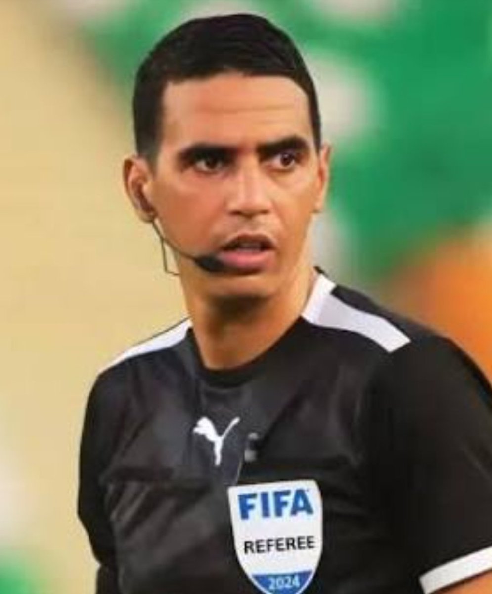 Alex_Shtv's tweet photo. O péssimo Jalal Jayed , árbitro marroquino que deixou o #Paraguai transformar o jogo contra #Alemanha numa pancadaria sem fim. #FifaWorldCup @FIFAcom https://t.co/7laljdsF0J