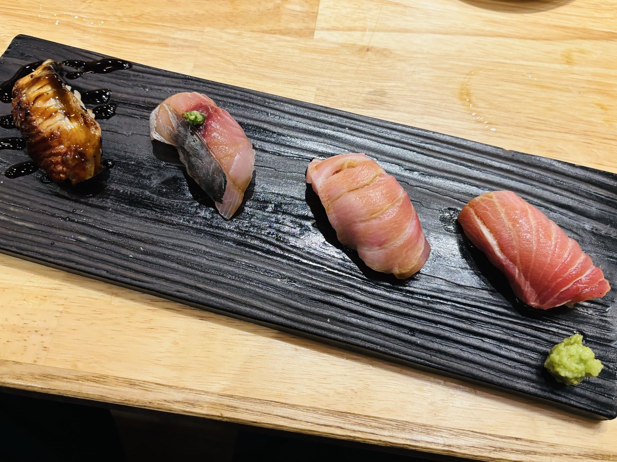 ToshiHi547's tweet photo. 昨夜は会社先輩方に送別会をひらいて頂きました。雇用延長に入っている先輩もいるのですが、今も大規模PJのPMを。毎週月金で東京出張とのことでした。私が選ばなかった（選べなかった）道で頑張っている先輩方の様子を知り、心のこもった激励の言葉を頂き、とても元気になれた時間でした。

おはようございます。サッカーにも先輩方にも元気をもらえて始まる一日！しっかり頑張ります😁

皆様よい一日をお過ごし下さい🙇‍♂️