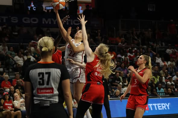 StewartSmall20's tweet photo. @MysticsNews Submitted for your approval, her game-winner snapped by me: https://t.co/CsrKhyIpbe
