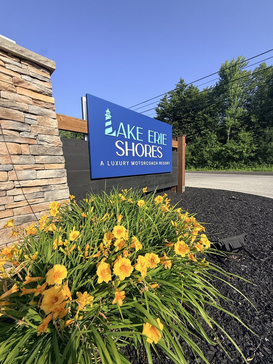 Roadsheaux's tweet photo. Just got to one of my favorite resorts in the entire country. #LakeErieShores #GenevaOnTheLake #GOTL #RVLife #EntegraCoach https://t.co/RijzxQnlji
