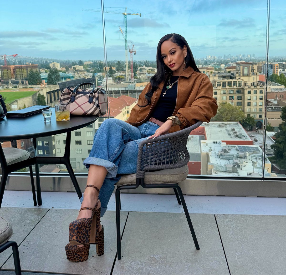 ClaudiaLNelson's tweet photo. Views. https://t.co/KrS08bVL84