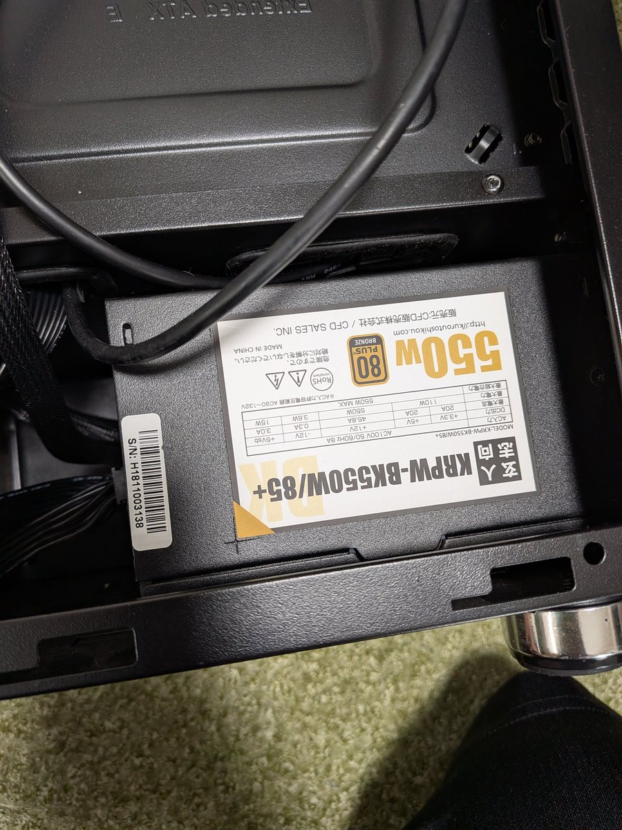 Waving_Daisuke's tweet photo. もらったPCを魔改造してるんだが
まあいろいろとおかしいので配線を初めからからやりなおしCPU交換、ファン交換、ケースの歪み修正などその他こなした
atx電源の向き
このケースは
下付きだから下向きでいいと思うけど
下で上向きでも前方ファンからのフローの意味では悪くない
悩んで夜は寝た🤔 https://t.co/2gEaEGe7AX