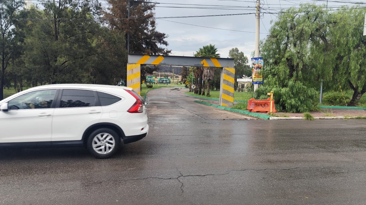 SSPCSLP's tweet photo. ⚪️🔵 #ReporteVial #Lluvias 🌧️  

⚠️ Actualización. 

✔️Se reabre la circulación en Río Santiago, únicamente en el tramo Sierra Leona - Muñoz (ambos sentidos)

👀 Permanecen cierres en:

⛔️Río Santiago, tramo Muñoz - Soledad de Graciano Sánchez (ambos sentidos)

⛔️Puente Naranja 

👮🏻💬 Atiende indicaciones.