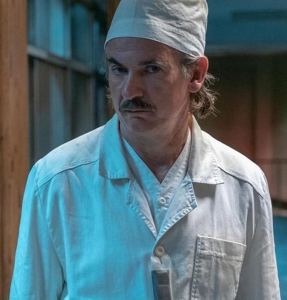 HudsonPrado's tweet photo. O atacante Nick Woltmade, da Alemanha, é muito parecido com Paul Ritter, que interpretou Anatoly Dyatlov na minissérie Chernobyl da HBO Max. https://t.co/SyPBnHq98m