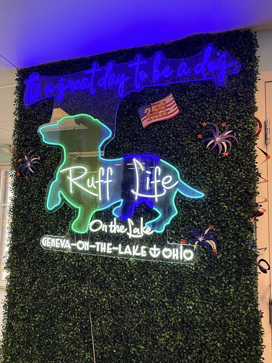 Roadsheaux's tweet photo. Juneaux is patiently awaiting her Good Girl Chicken at Ruff Life on the Lake!  #GenevaOnTheLake #GOTL #DogFriendly #BringFido https://t.co/vXkOR50qGT