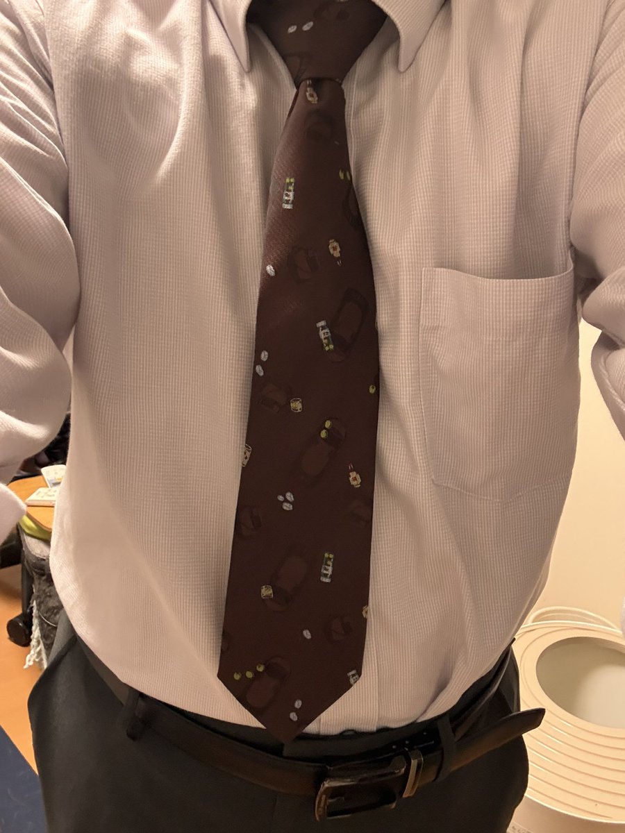 今日のネクタイ。呑みたい。