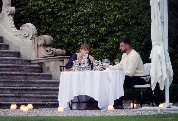 hswift_'s tweet photo. “I know a paid paparazzi when I see one” https://t.co/kLjjkKUBxE