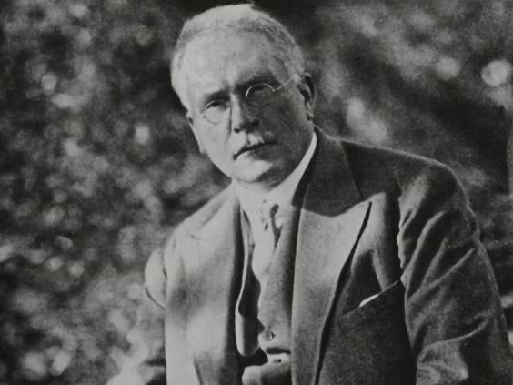 KnowledgeArchiv's tweet photo. “All addictions are a low level search for God.”

— Carl Jung https://t.co/tTc42cAVPN