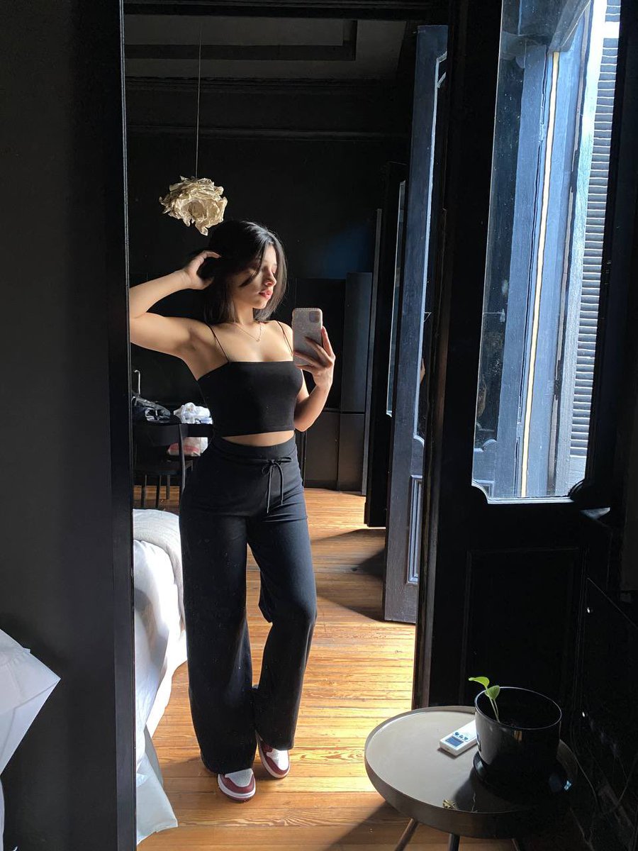 Riley88pq's tweet photo. i’m single fyi https://t.co/5g5fmXdcP4