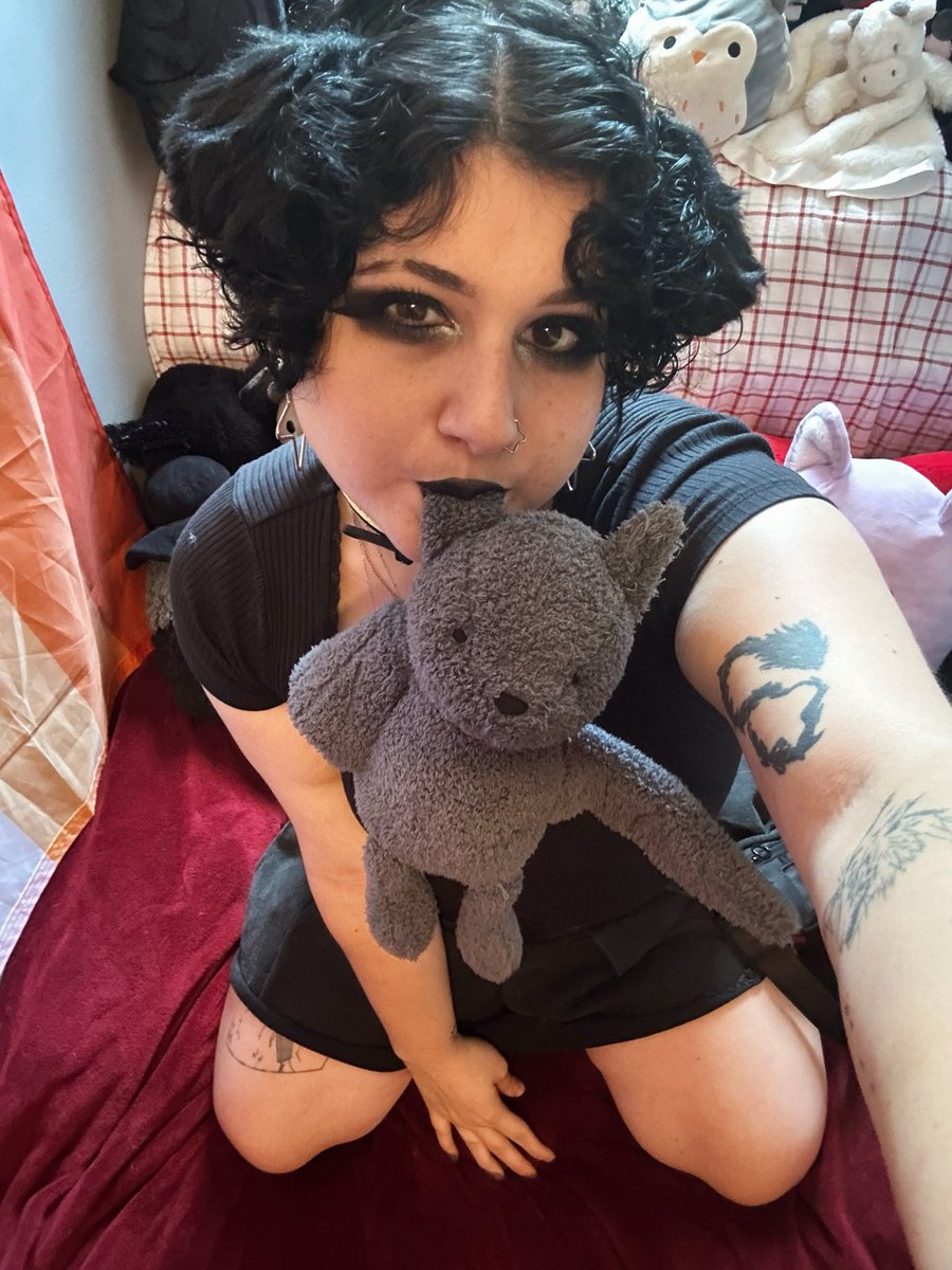 _sleepy_pup's tweet photo. Feeling very small and puppy today :3

#puppy #petre #puppyplay https://t.co/VMesbxpwuo