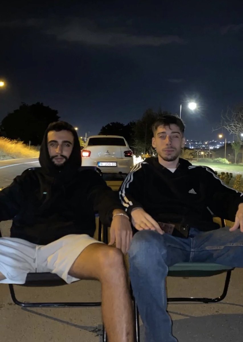kaanormanli's tweet photo. Giydim hüküm bir de adidas https://t.co/cw7KVUbrVS