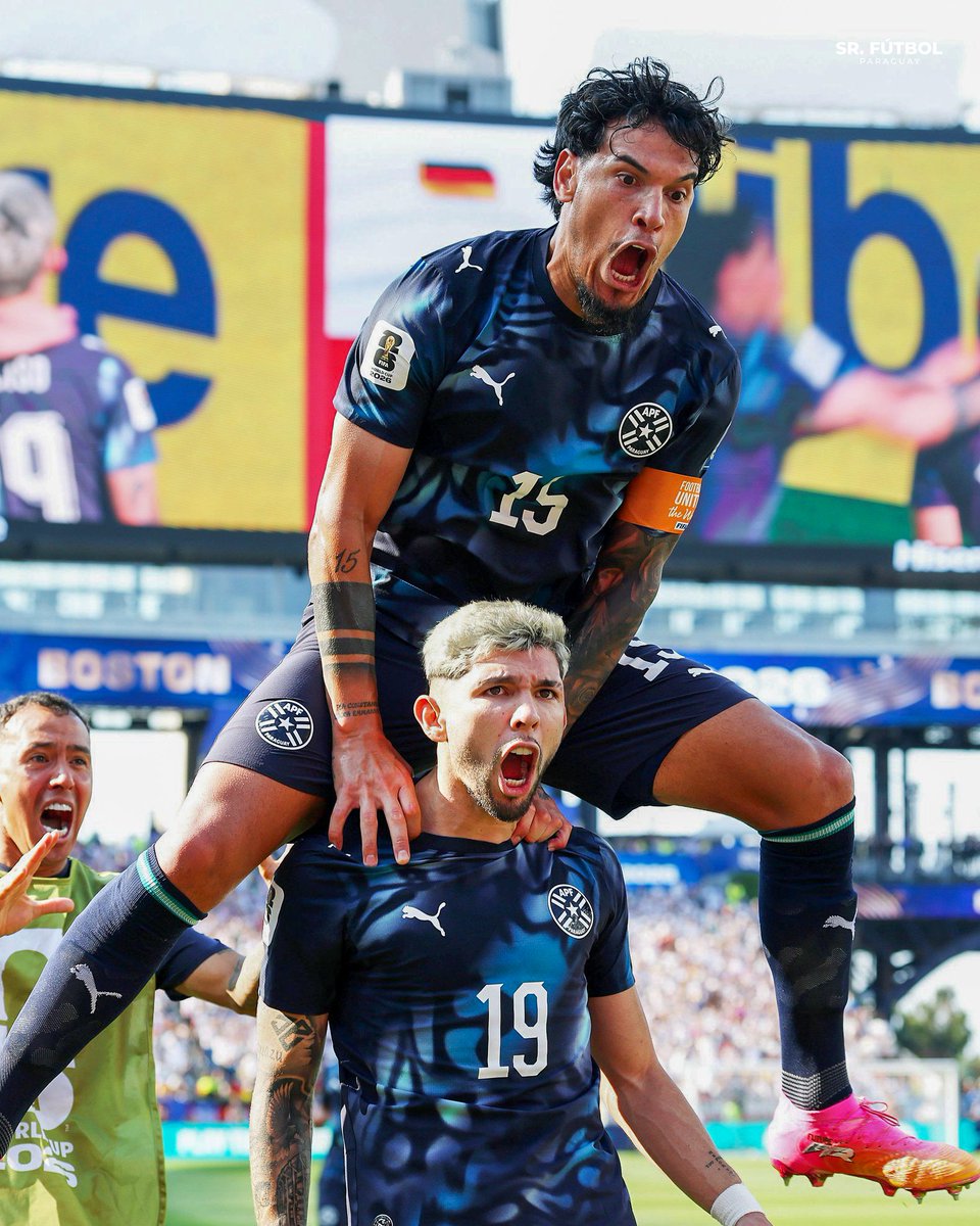 SrFutbolPy's tweet photo. 𝐏𝐀𝐑𝐀𝐆𝐔𝐀𝐘, 𝐂𝐀𝐑𝐀𝐉𝐎.

ELIMINAMOS A ALEMANIA Y ESTAMOS EN LOS OCTAVOS DE FINAL DE LA COPA DEL MUNDO 2026.

❤️🇵🇾 https://t.co/H7V8u3drYw