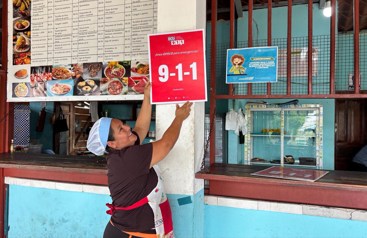 ECU911Austro's tweet photo. ✅ El #ECU911 fortaleció las acciones de sensibilización sobre el uso responsable de la #LíneaÚnicaParaEmergencias 9-1-1 durante una visita a la Unidad Educativa 📍#Palora, donde además se instaló señalética informativa en el bar de la institución
🤝Estas acciones promueven una cultura de prevención y respuesta oportuna ante emergencias.